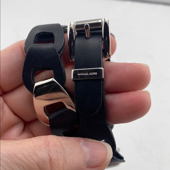 MICHAEL KORS leather and silver logo linked buckle bracelet/choker - Picture 1 of 6